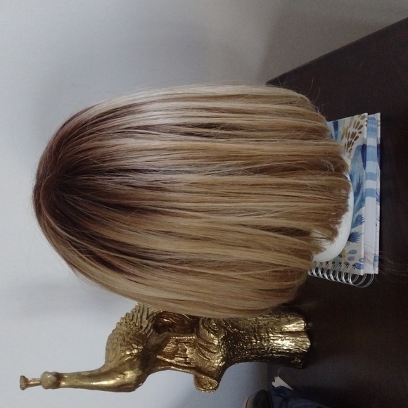 Wig - Picture 3 of 4